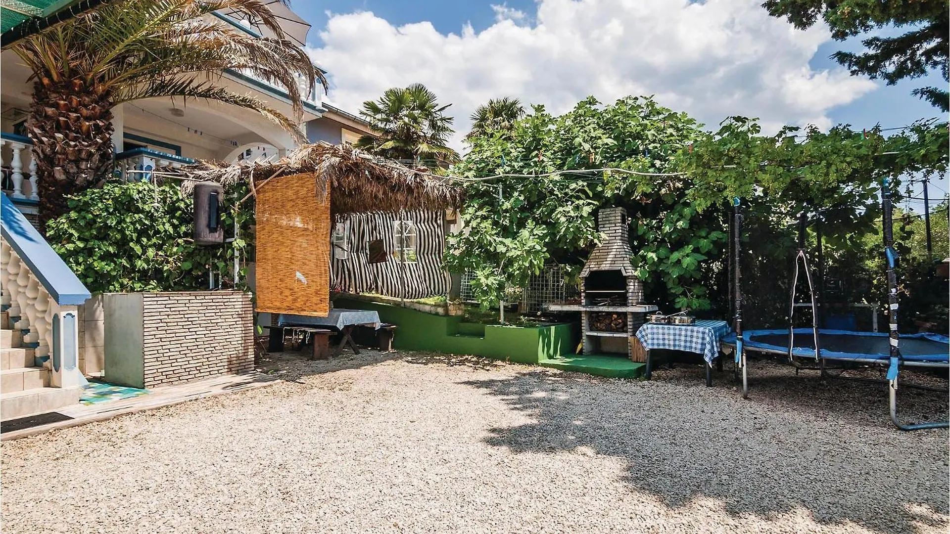 2 Bedroom Amazing Apartment In Sveti Petar スヴェティ・ペタル